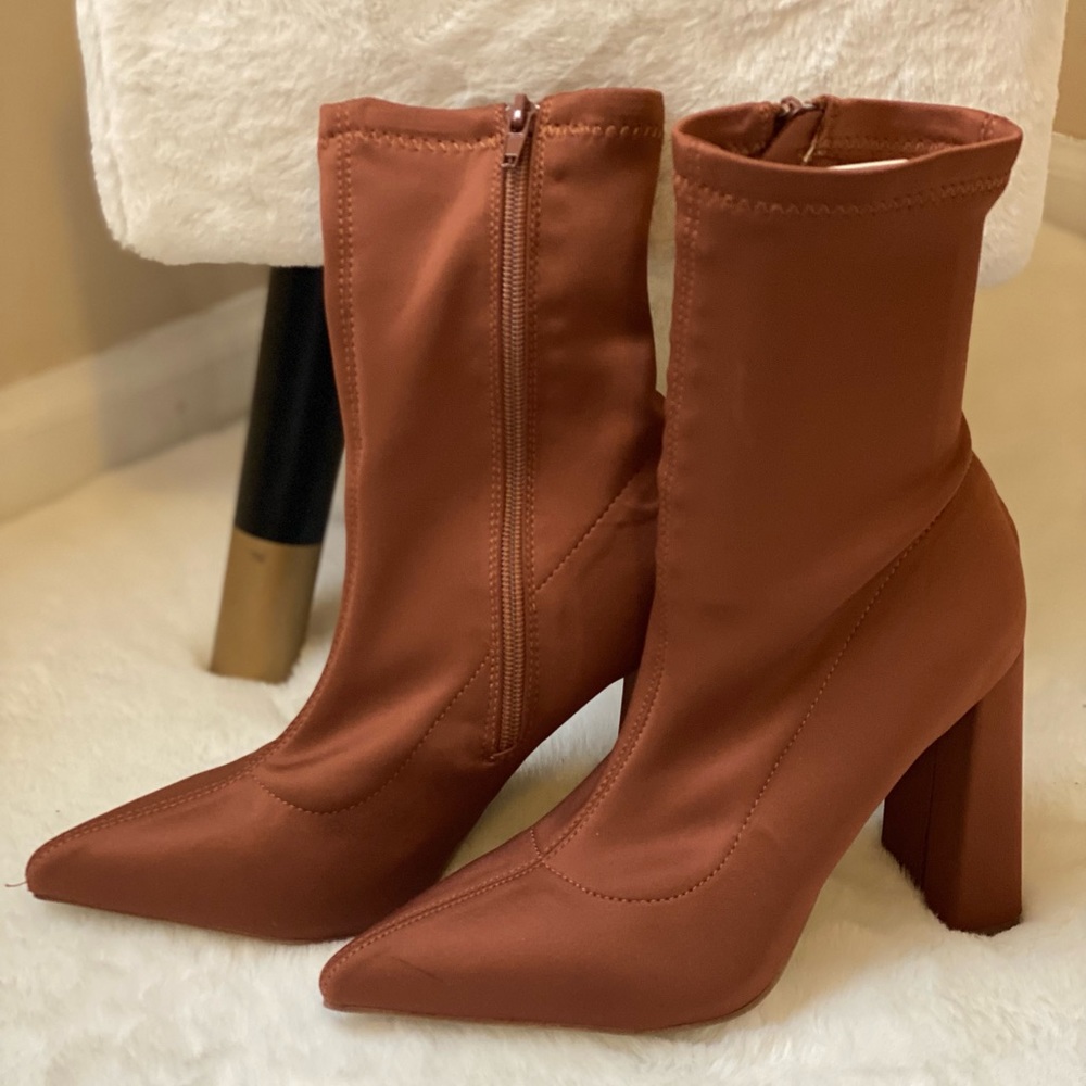 Brown BAMBOO ankle booties. (NWOT)